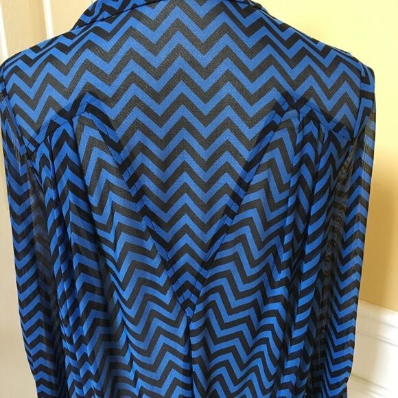 Blue and Black High-low Top - Picture 5 of 6